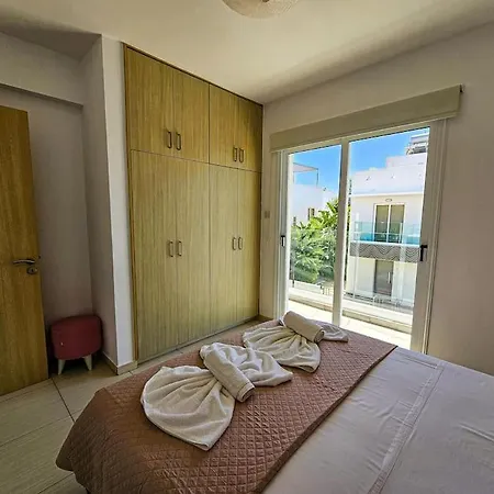 Nissi Villa *