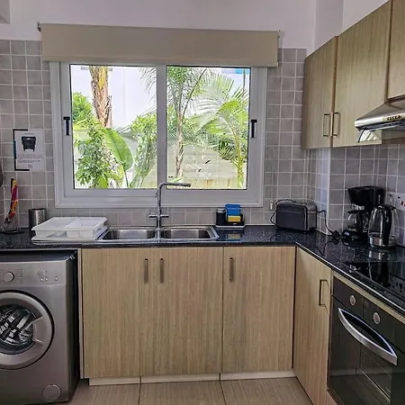 Nissi Villa *